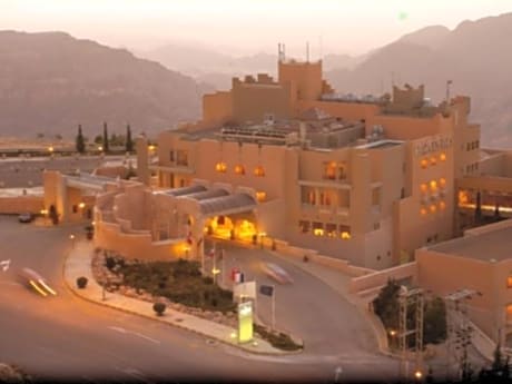 Movenpick Nabatean Castle Hotel
