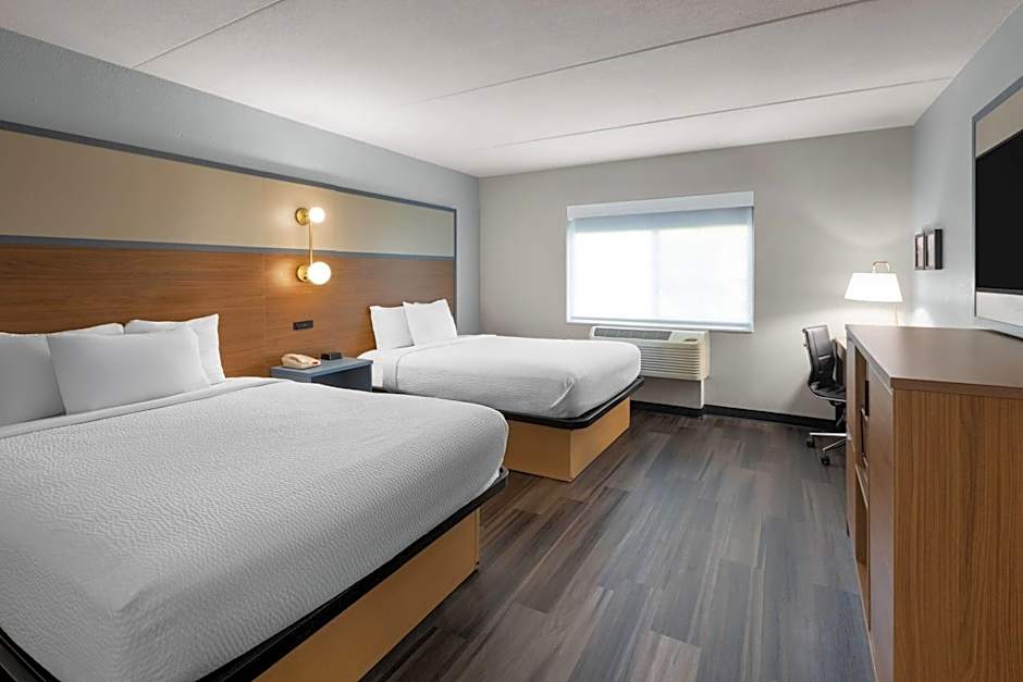 AmericInn by Wyndham Douglas/Saugatuck