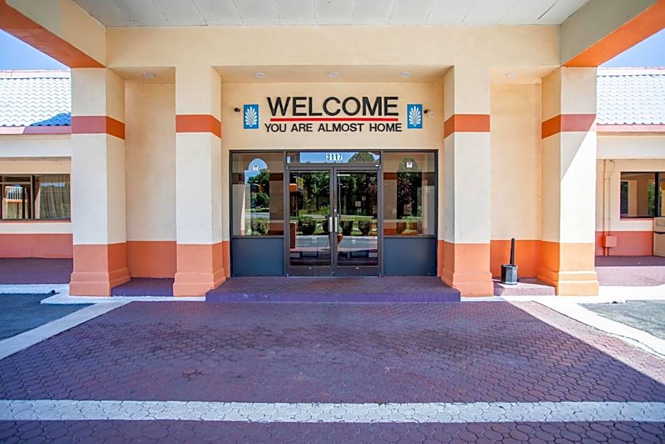 OYO hotel Greensboro east I 40