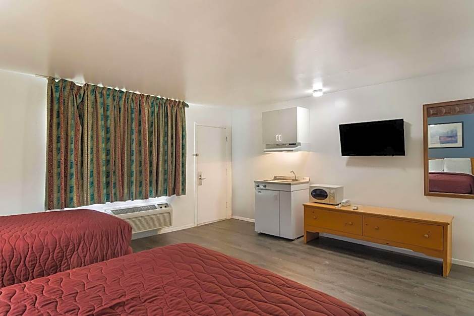 Rodeway Inn & Suites Sidney Historic Downtown I-80