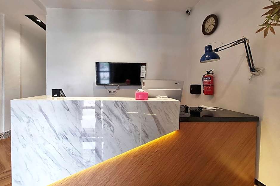 OYO 90447 Kardopa Hotel Megapark