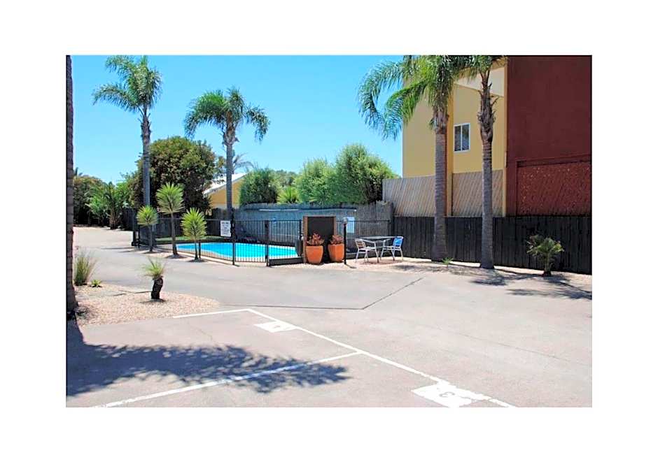 Cunningham Shore Motel