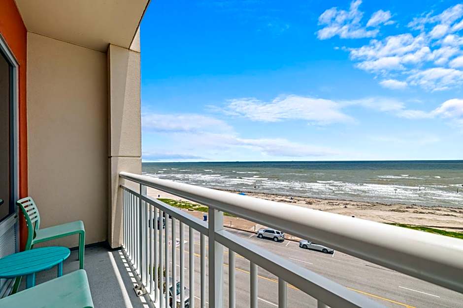 Photo 1 of 5 of 1 King Bed Suite, Hearing Accessible, Beachfront