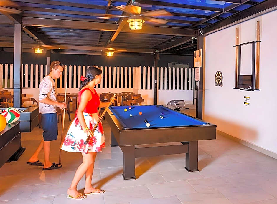 Nomads Party Hotel & Hostel