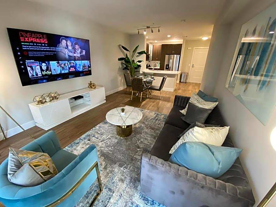 Lux One Bedroom Condo with Garden View