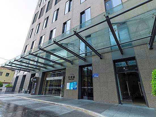 Poly Zhonghui Hotel Apartment (Guangzhou East Railway Station Sports Center)