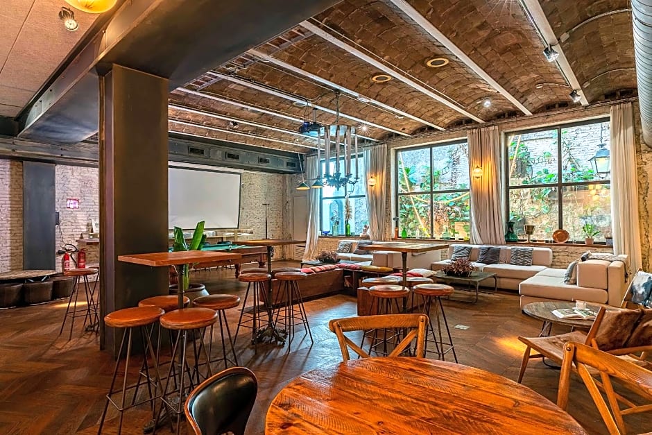 Casa Gracia Barcelona Hostel