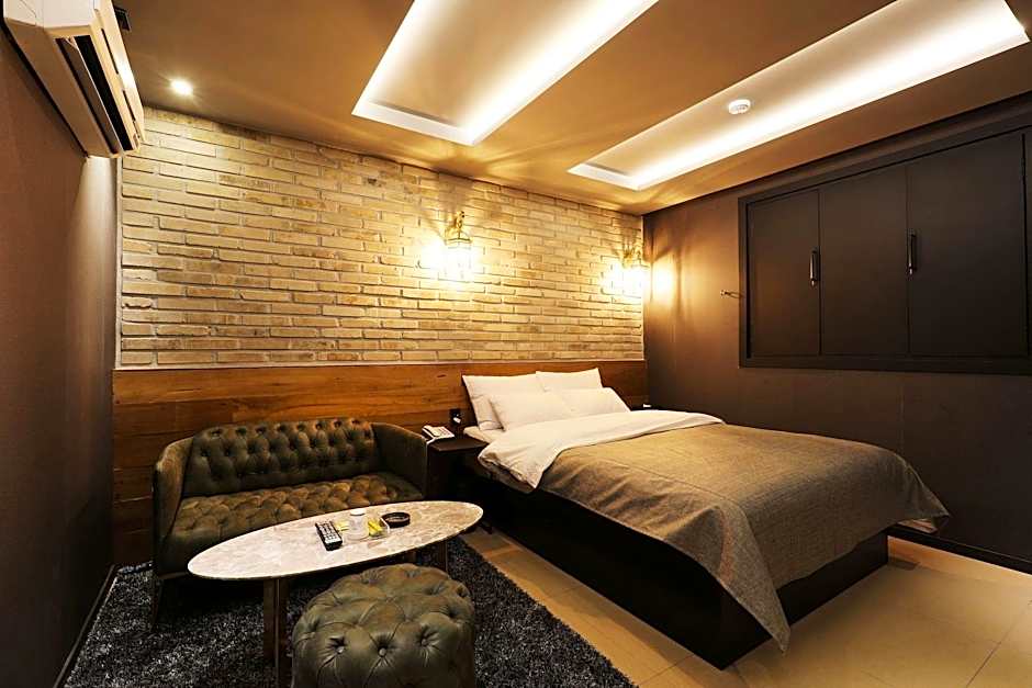 Rainbow Hotel