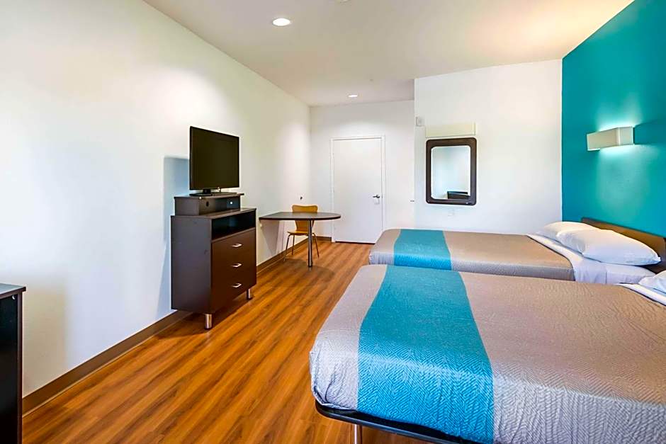 Motel 6-Channelview, TX