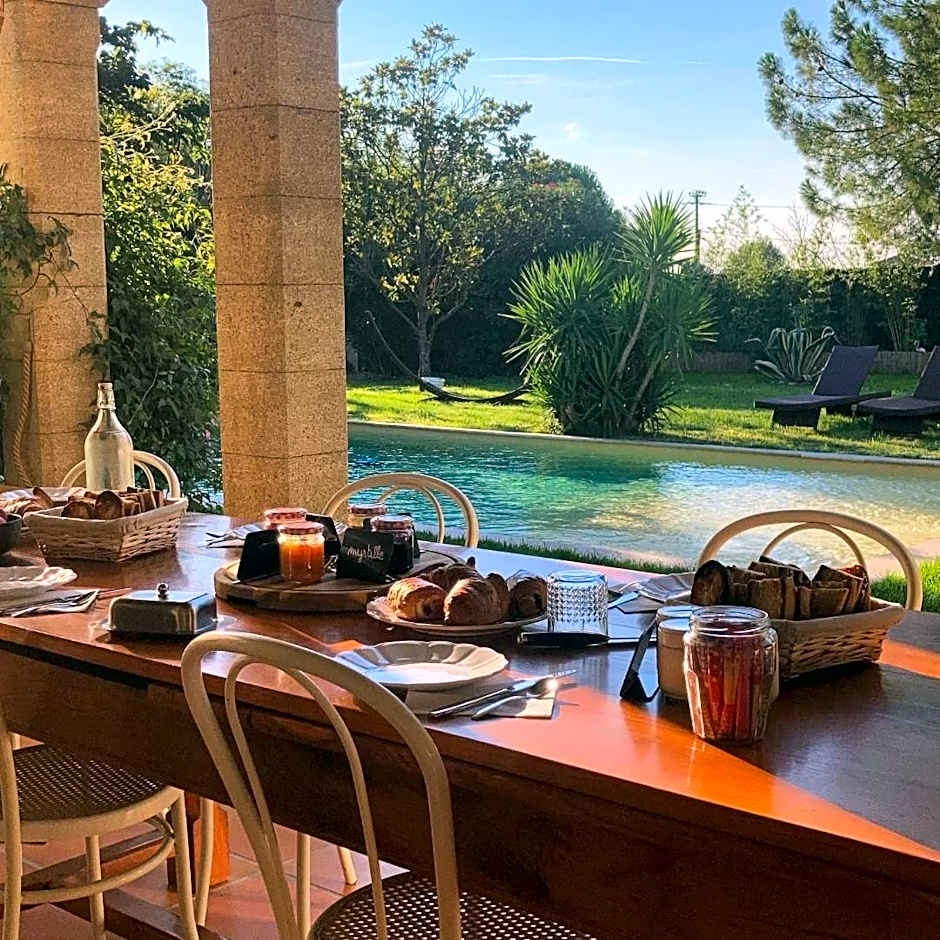 Le Patio, chambres d hôtes pour adultes en Camargue, possibilité de naturisme à la piscine,