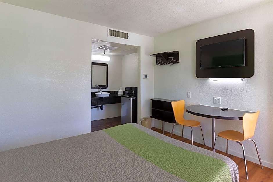 Motel 6-Barstow, CA