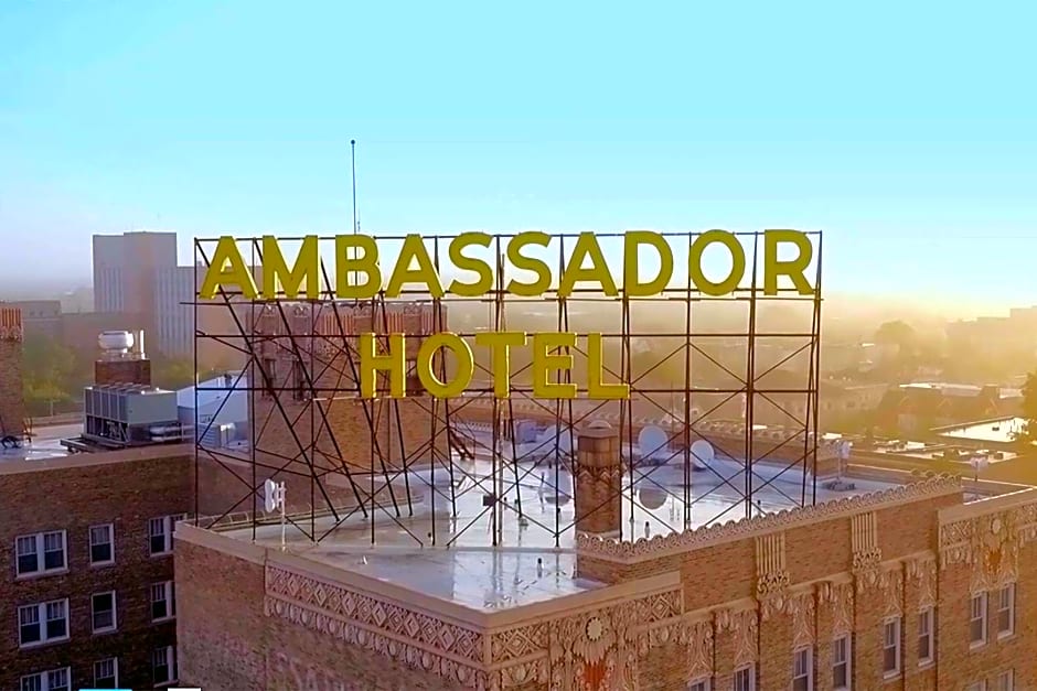 Ambassador Hotel Milwaukee, Trademark Collection by Wyndham