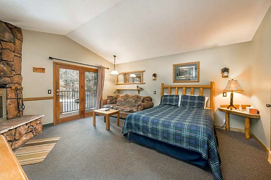 4 Seasons Inn on Fall River