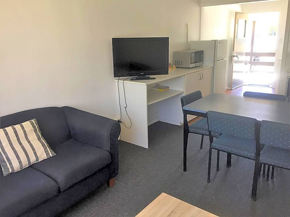 Fairway Motel & Apartments