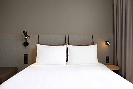 Moxy Sleeper, Guest room, 1 Queen, City view