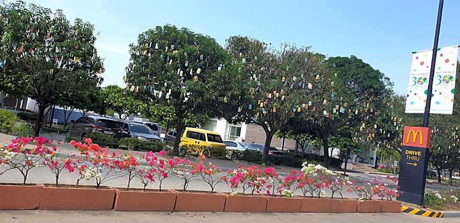 Mactan Newtown Condo with Garden and Ocean View 8NEWTOWN BLVD