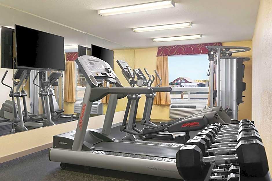 Days Inn & Suites by Wyndham Thompson