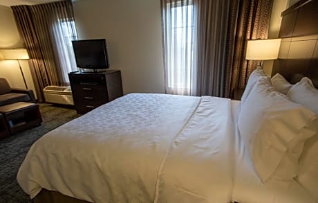 One-Bedroom Queen Suite with Two Queen Beds, Full Kitchen, Sofa Bed, Living Space