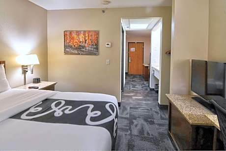 King Suite - Non-Smoking