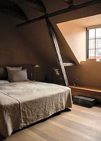 Room 7 - Classic Room