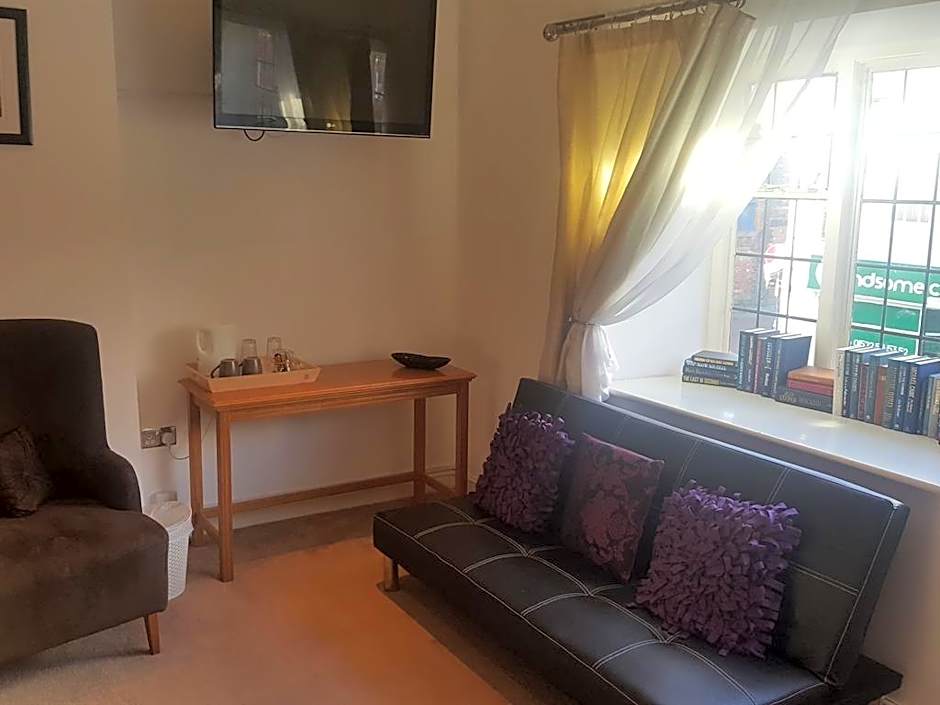 Huckleberrys Bar and Grill