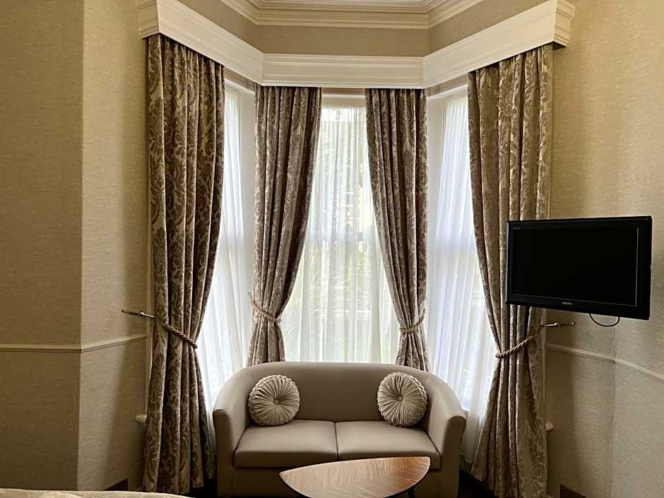 Tanes Hotel