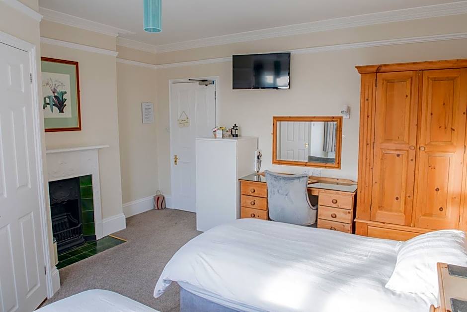 Toothbrush Rooms at Lattice Lodge - Guest Kitchen & EV Recharging