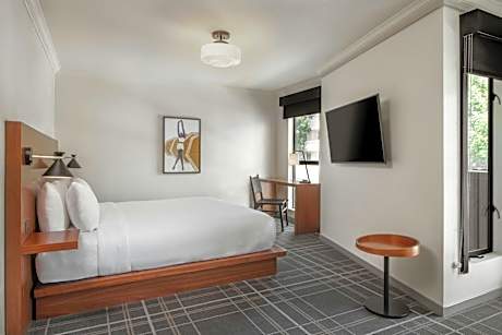 King Room with Transfer Shower - Mobility and Hearing Accessible