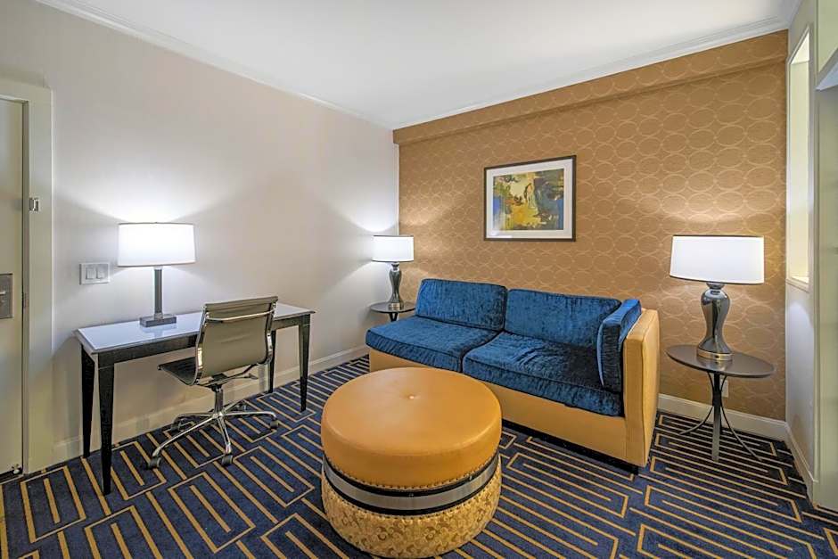 Best Western Plus Palm Court Hotel