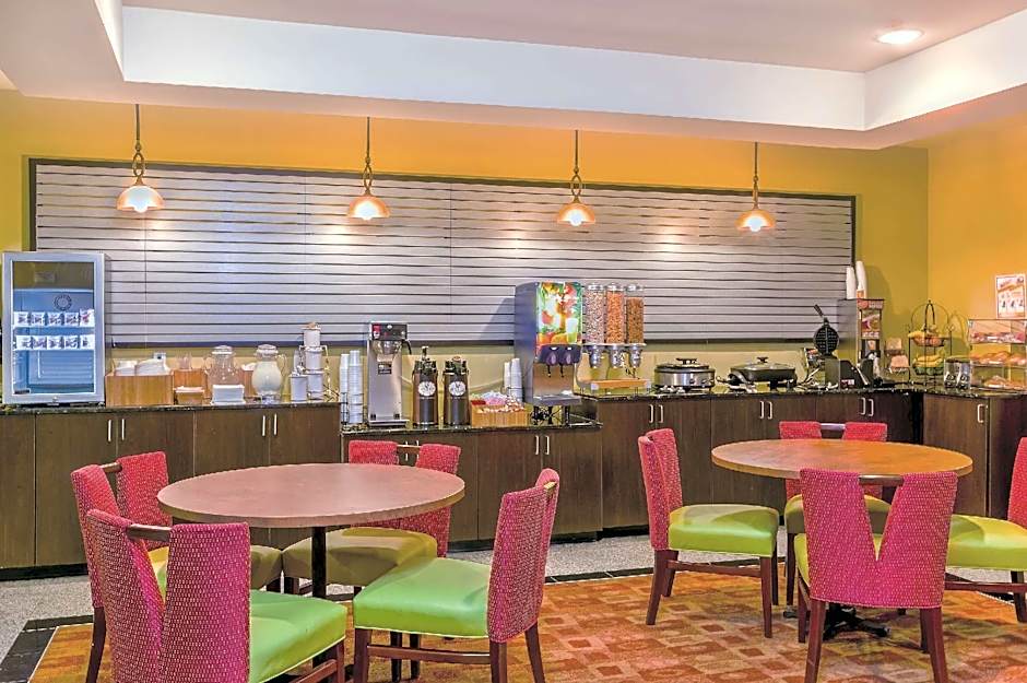 La Quinta Inn & Suites by Wyndham Union City