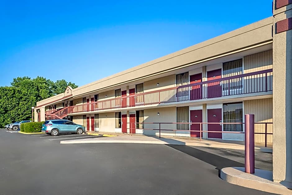 Super 8 by Wyndham Commerce