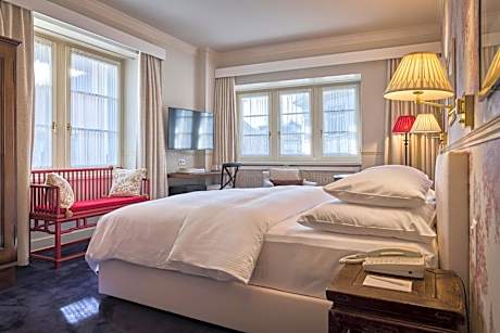 Superior Corner Room