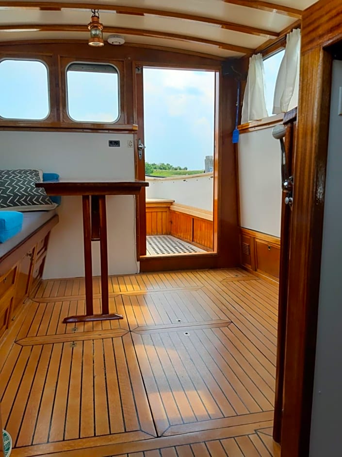 Privé B&B Motorsailer Rataplan