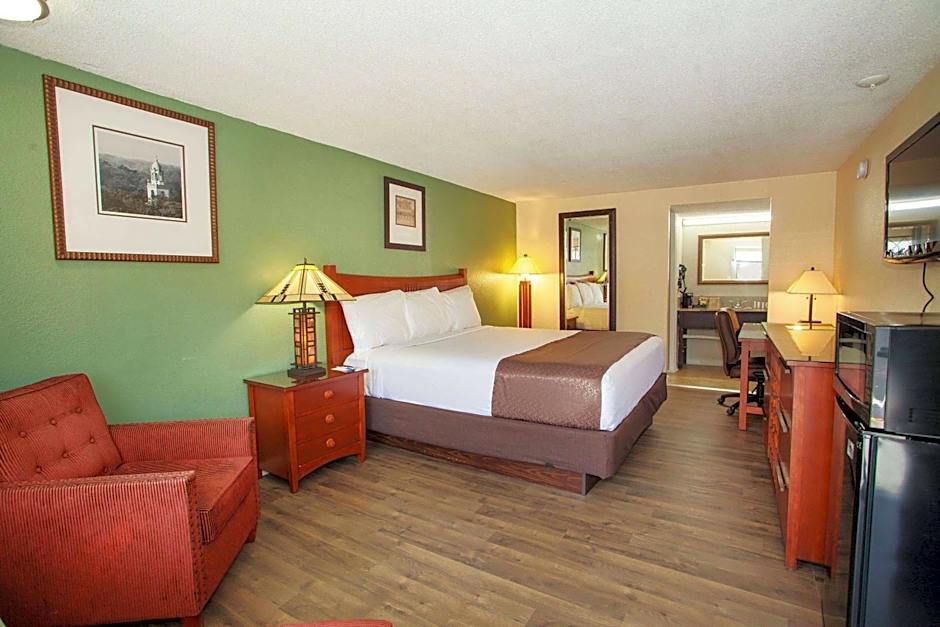 Travelodge by Wyndham Macon West