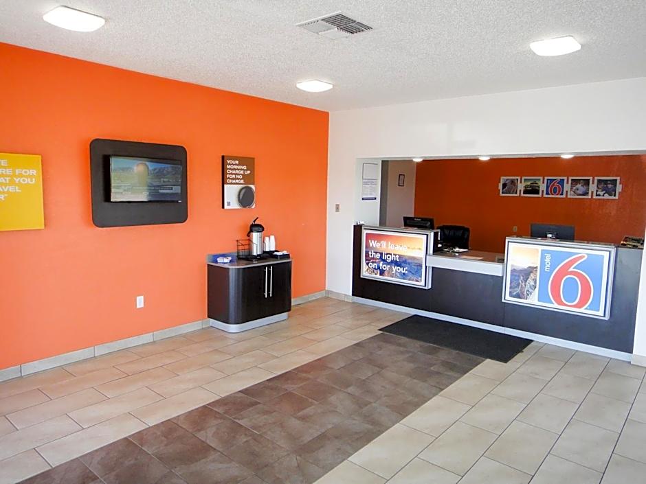Motel 6-Clinton, OK