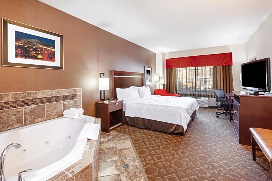 Holiday Inn & Suites Durango Downtown, an IHG Hotel