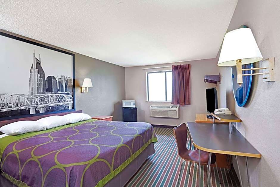 Super 8 by Wyndham Nashville/ Dntn/ Opryland Area