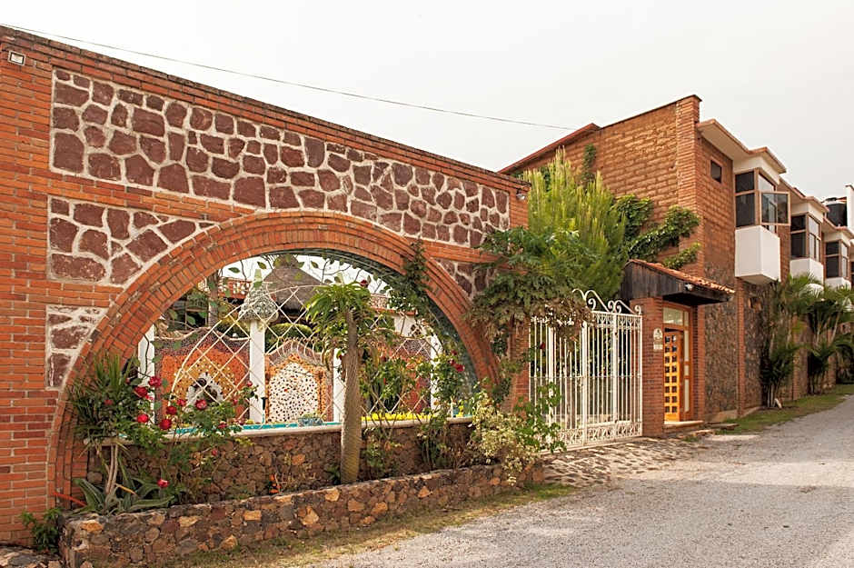 Paradise Hotel Boutique & Lounge