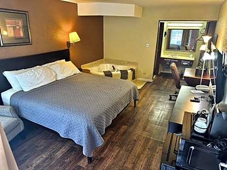 Deluxe King Suite