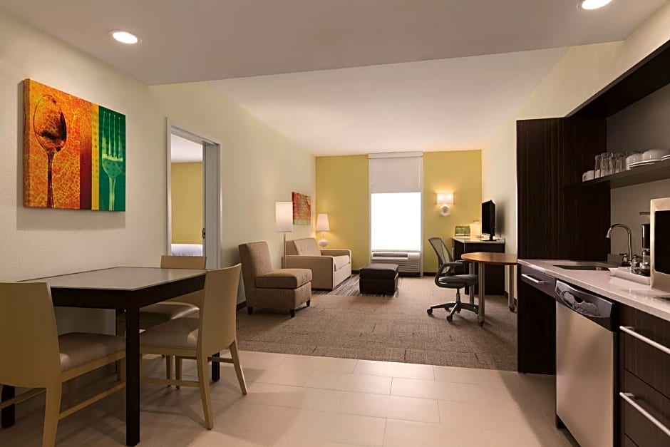 Photo 1 of 3 of 1 Queen Bed Suite, Accessible, Bathtub