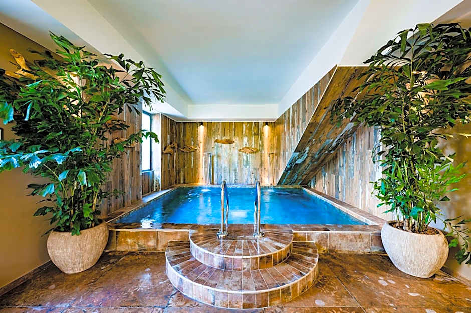 Le Hameau des Pesquiers Ecolodge, Curio Collection by Hilton