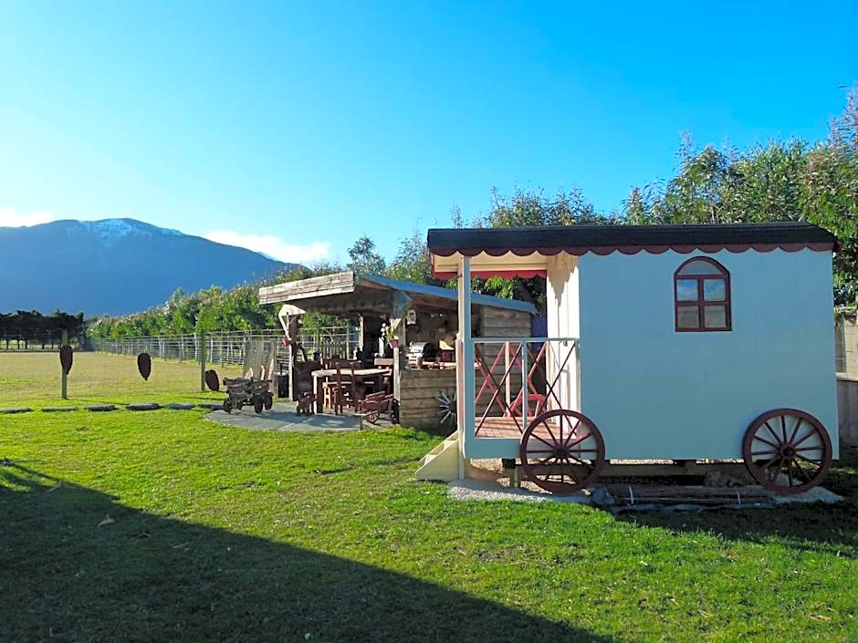 Wacky Stays - unique farm-stay glamping rentals, FREE animal feeding tours