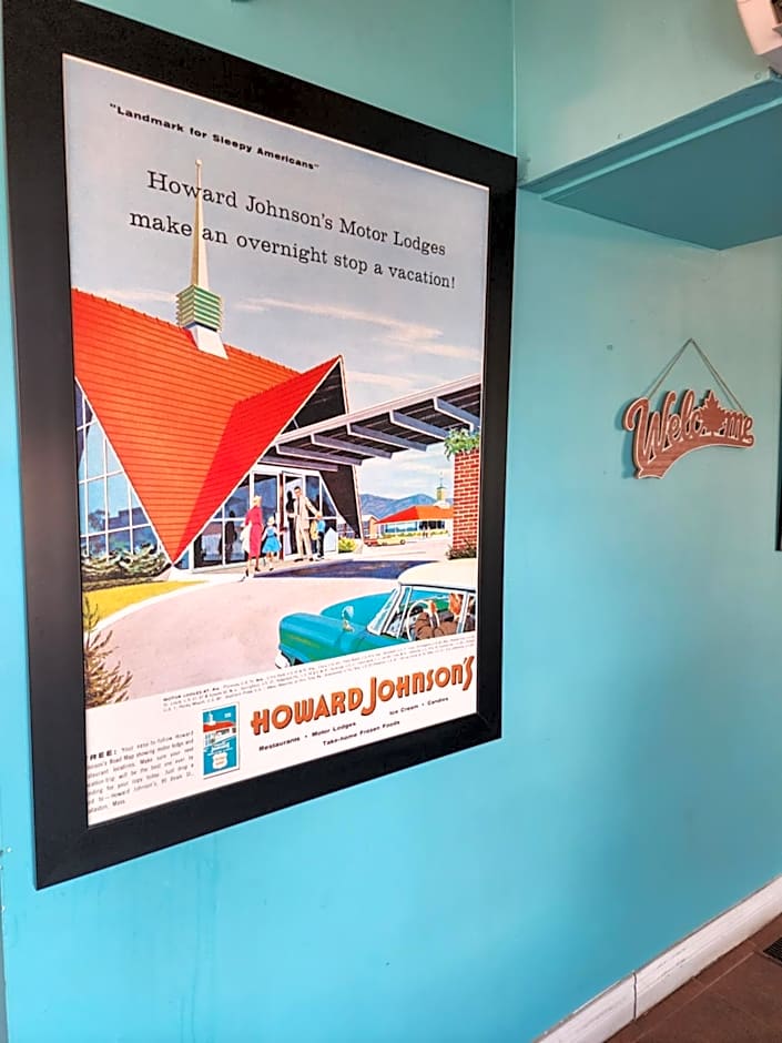 Howard Johnson by Wyndham Lindsay
