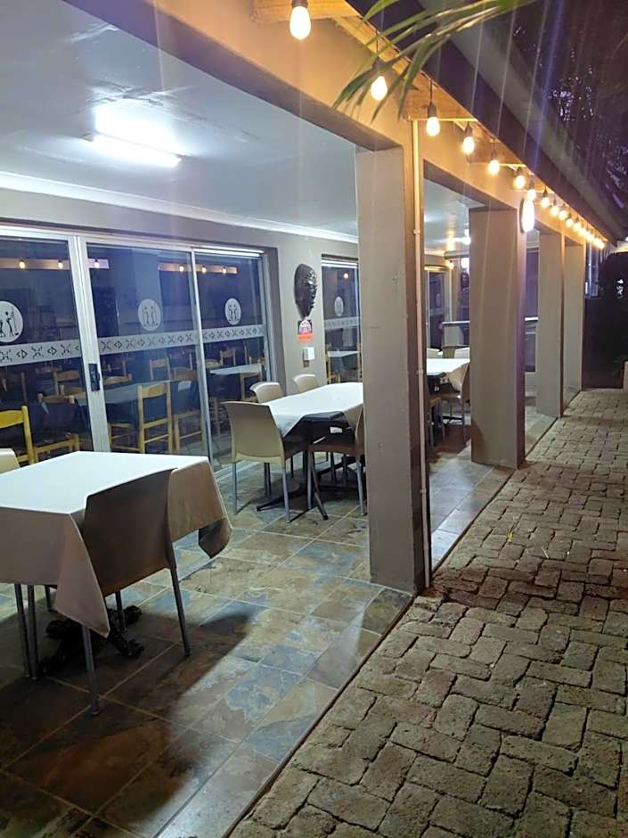 Laletsa Lodge