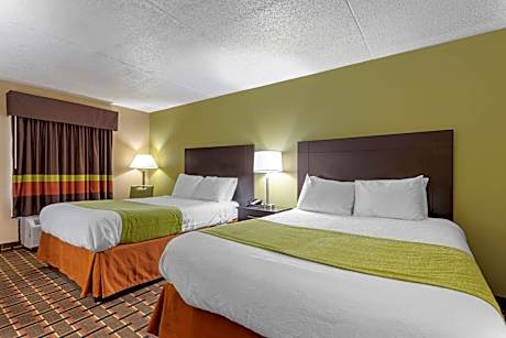 Queen Room with Two Queen Beds - Smoking