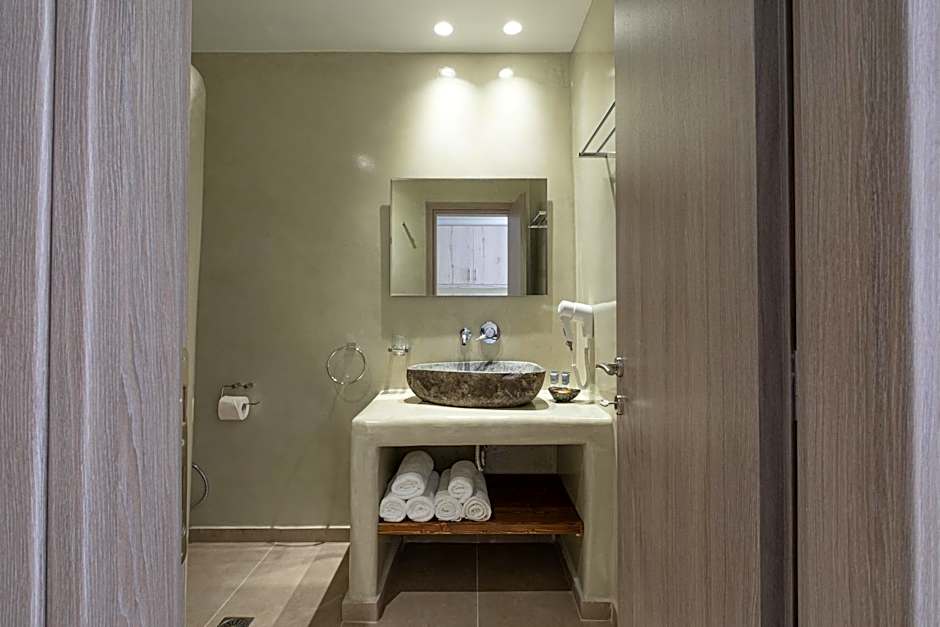 Cyclops Beach Apartments