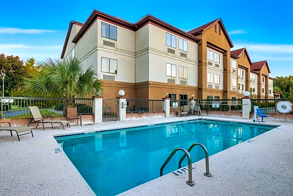 Clarion Pointe Savannah Gateway I-95