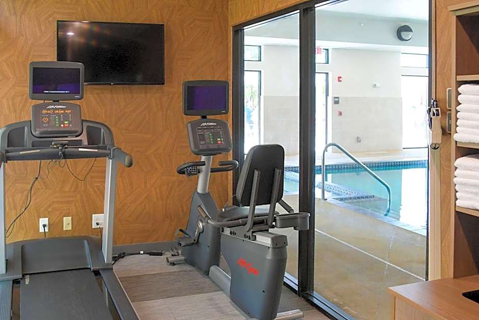 Comfort Inn & Suites NW Milwaukee