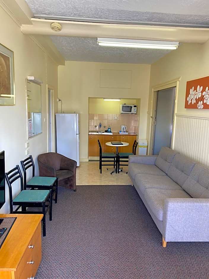 Paddle Steamer Motel