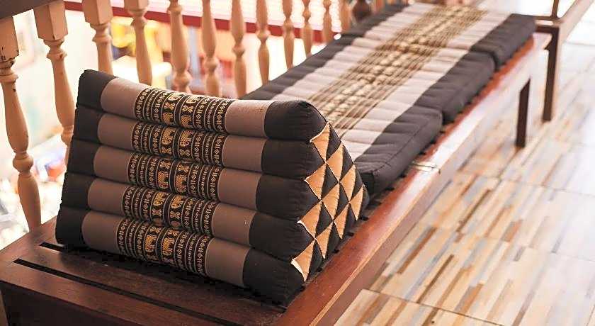 Chommuang Guest House At Ayutthaya.